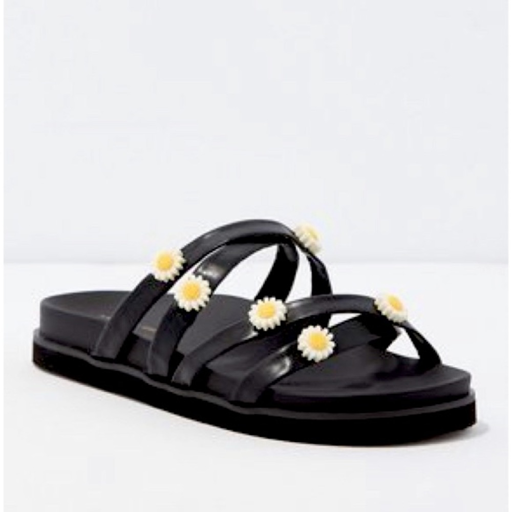 AE: Y2K sandals 🌼